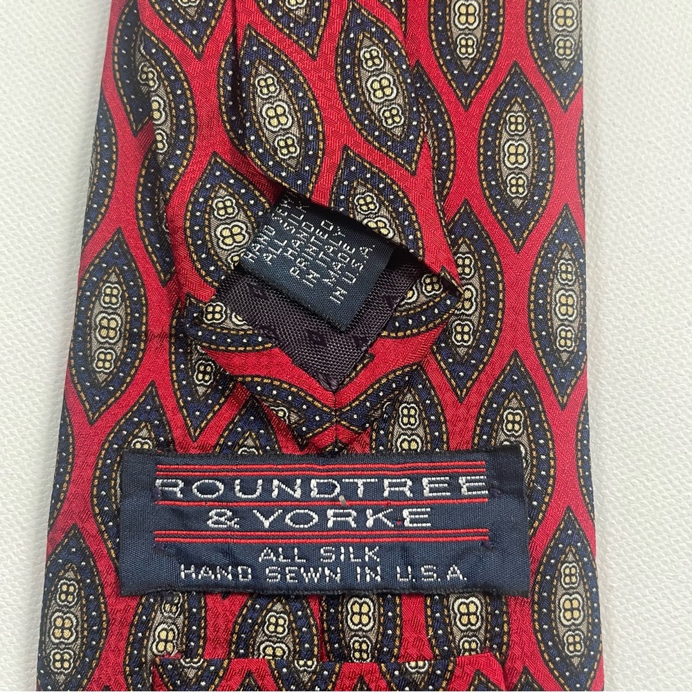 Vintage Roundtree & Yorke 100% Silk Tie – Italian Silk Print, Hand Sewn in USA